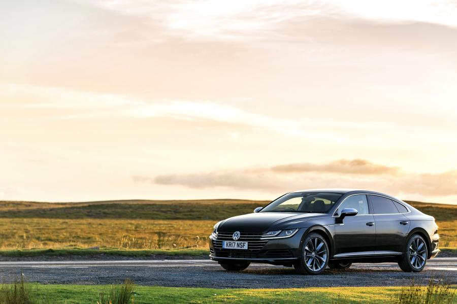  Volkswagen Arteon 4Motion Elegance 2017 года  (UK) (фото 18 из 41)